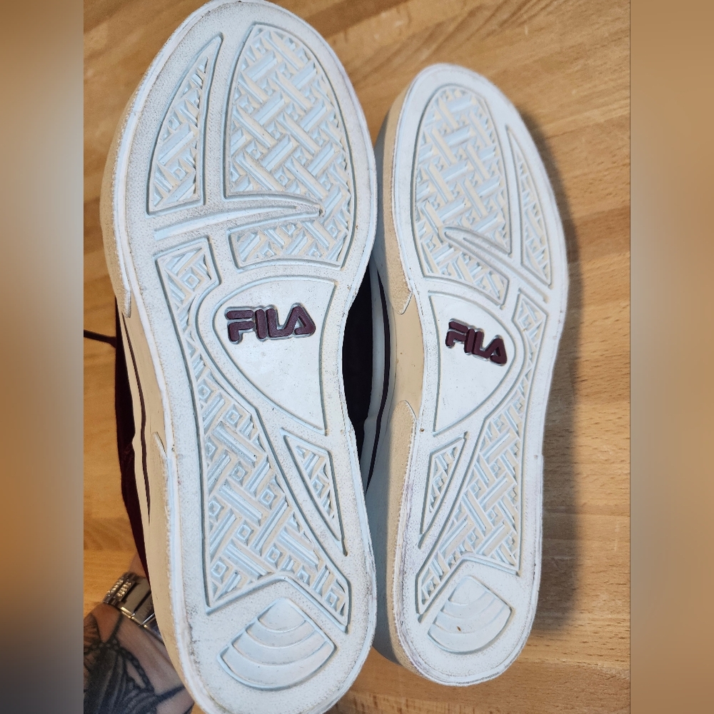😻 3/$30 Fila Burgundy Velvet Sneakers Size 6.5 - Picture 8 of 8